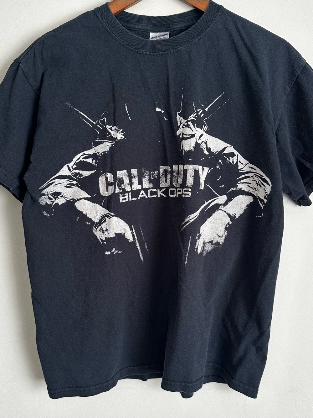 VTG 2010 Call Of Duty Black Ops Promo T Shirt Gildan Heavy Cotton Gaming SZ Med